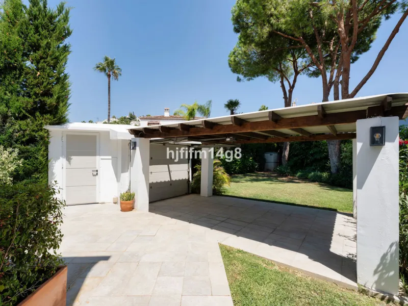 This charming villa is tucked away in a peaceful cul-de-sac within the exclusive gated community of Marbella Country Club, one of Nueva Andalucía's most desirable residential areas. Set on a flat and private south-facing plot, the property offers a perfec