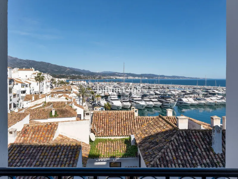 This spacious apartment for sale in Benabola, Puerto Banús offers a rare opportunity to invest in one of Marbella's most prestigious marina-front locations. Situated in second line, the property enjoys front-line marina views while benefiting from the gre