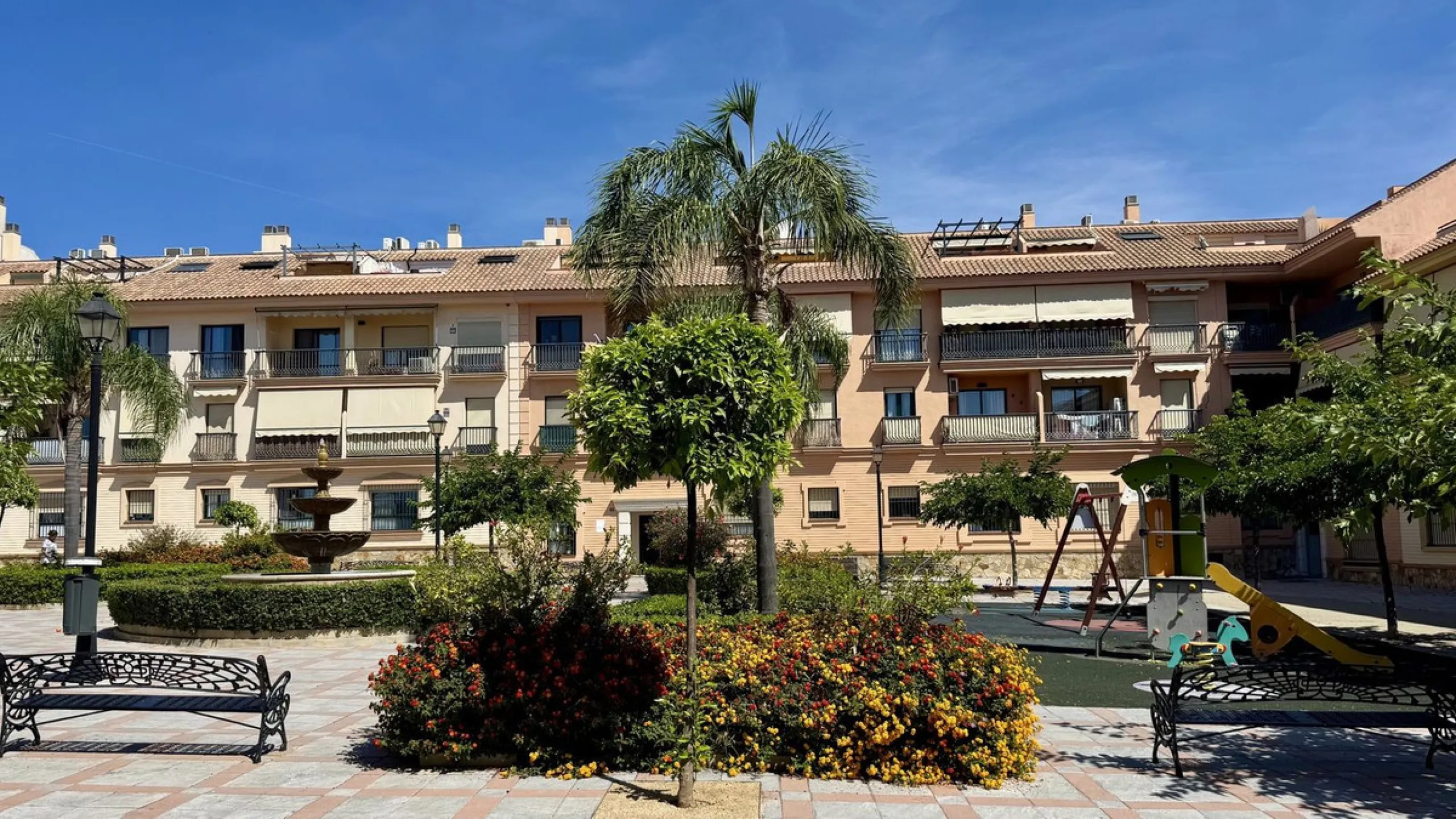 Apartment - Penthouse в продаже в Fuengirola, Málaga. В доме 2 спален и 2 ванных комнат. Площадь дома 85 м²