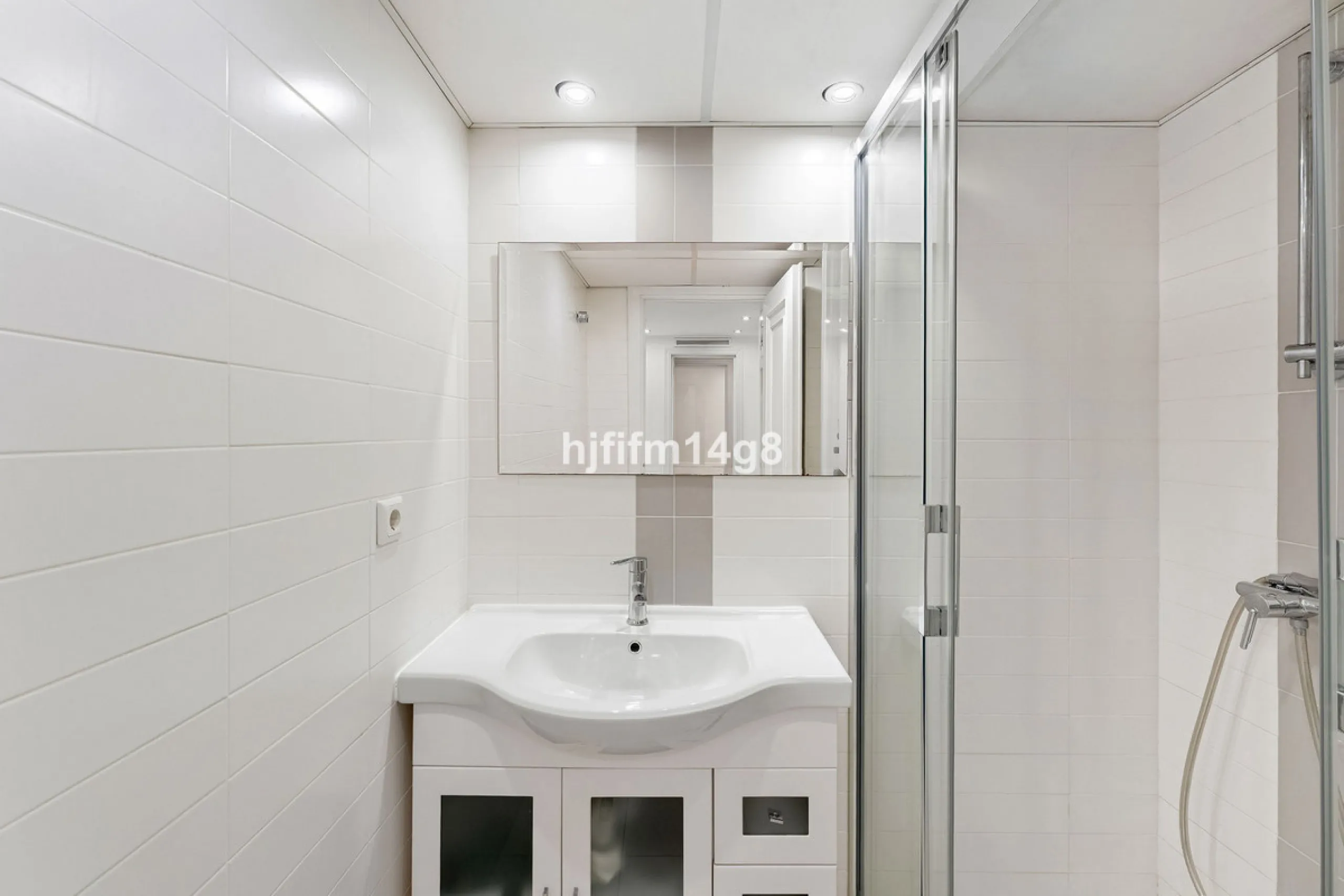 This spacious apartment for sale in Benabola, Puerto Banús offers a rare opportunity to invest in one of Marbella's most prestigious marina-front locations. Situated in second line, the property enjoys front-line marina views while benefiting from the gre