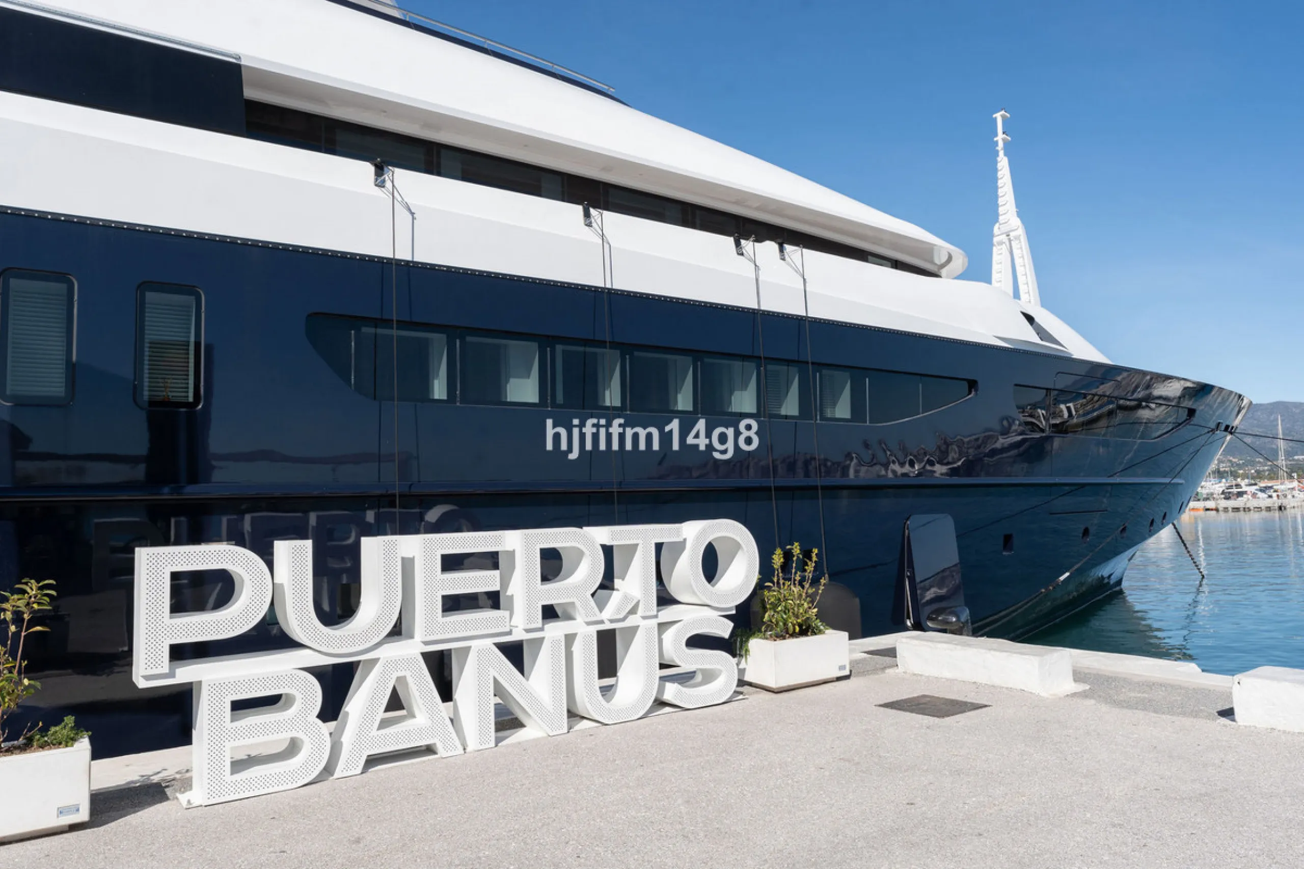 This spacious apartment for sale in Benabola, Puerto Banús offers a rare opportunity to invest in one of Marbella's most prestigious marina-front locations. Situated in second line, the property enjoys front-line marina views while benefiting from the gre