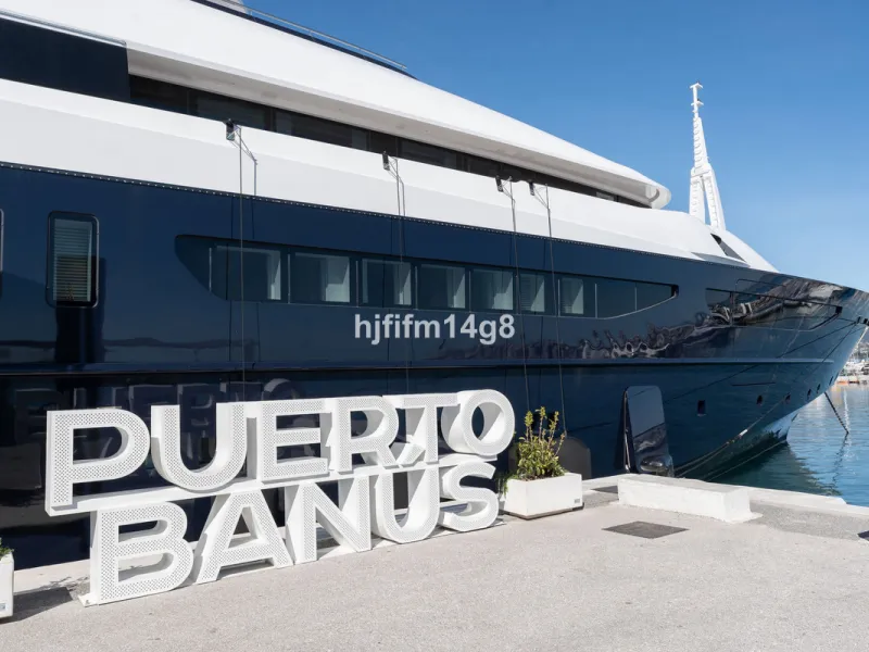 This spacious apartment for sale in Benabola, Puerto Banús offers a rare opportunity to invest in one of Marbella's most prestigious marina-front locations. Situated in second line, the property enjoys front-line marina views while benefiting from the gre