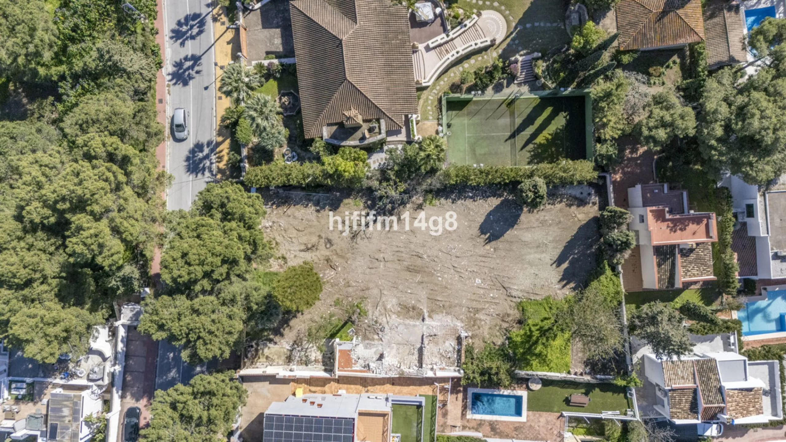 Are you looking for a prime investment opportunity in one of the most sought-after areas of Nueva Andalucía, Marbella? This exceptional plot enjoys a privileged south-west orientation, offering sunlight throughout the day and an ideal setting for creating