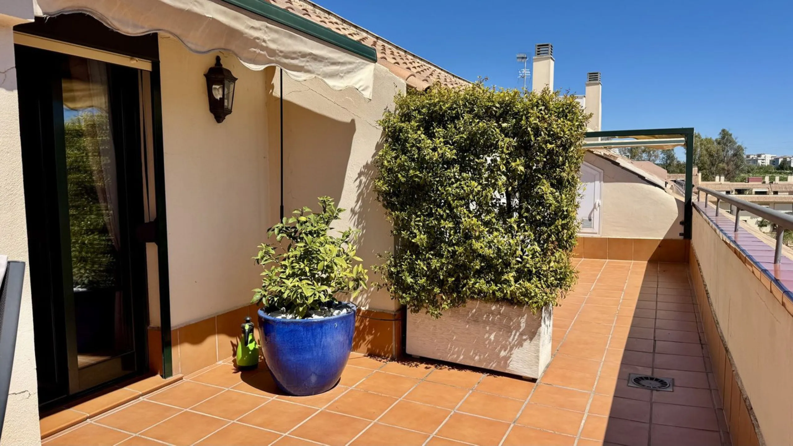 Apartment - Penthouse в продаже в Fuengirola, Málaga. В доме 2 спален и 2 ванных комнат. Площадь дома 85 м²