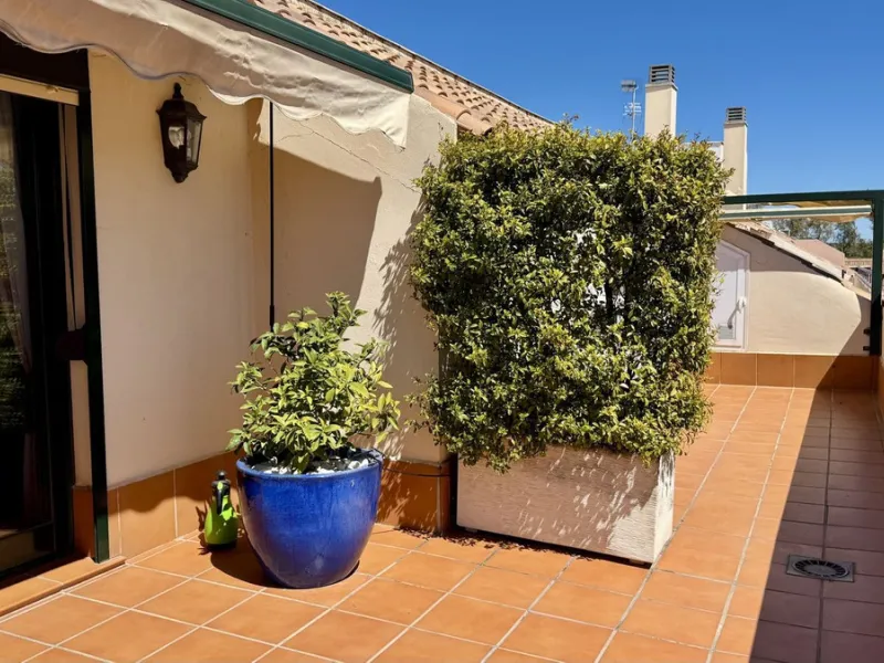 Apartment - Penthouse в продаже в Fuengirola, Málaga. В доме 2 спален и 2 ванных комнат. Площадь дома 85 м²