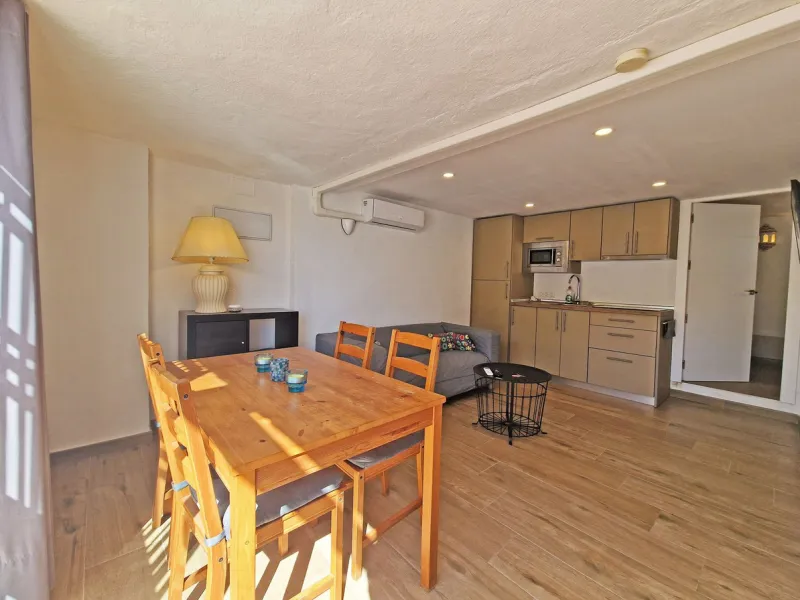 Magnificent townhouse in La Reserva de Marbella, one of the most sought-after residential areas in eastern Marbella thanks to its tranquility, natural surroundings, and excellent access to some of the finest beaches along the coast.