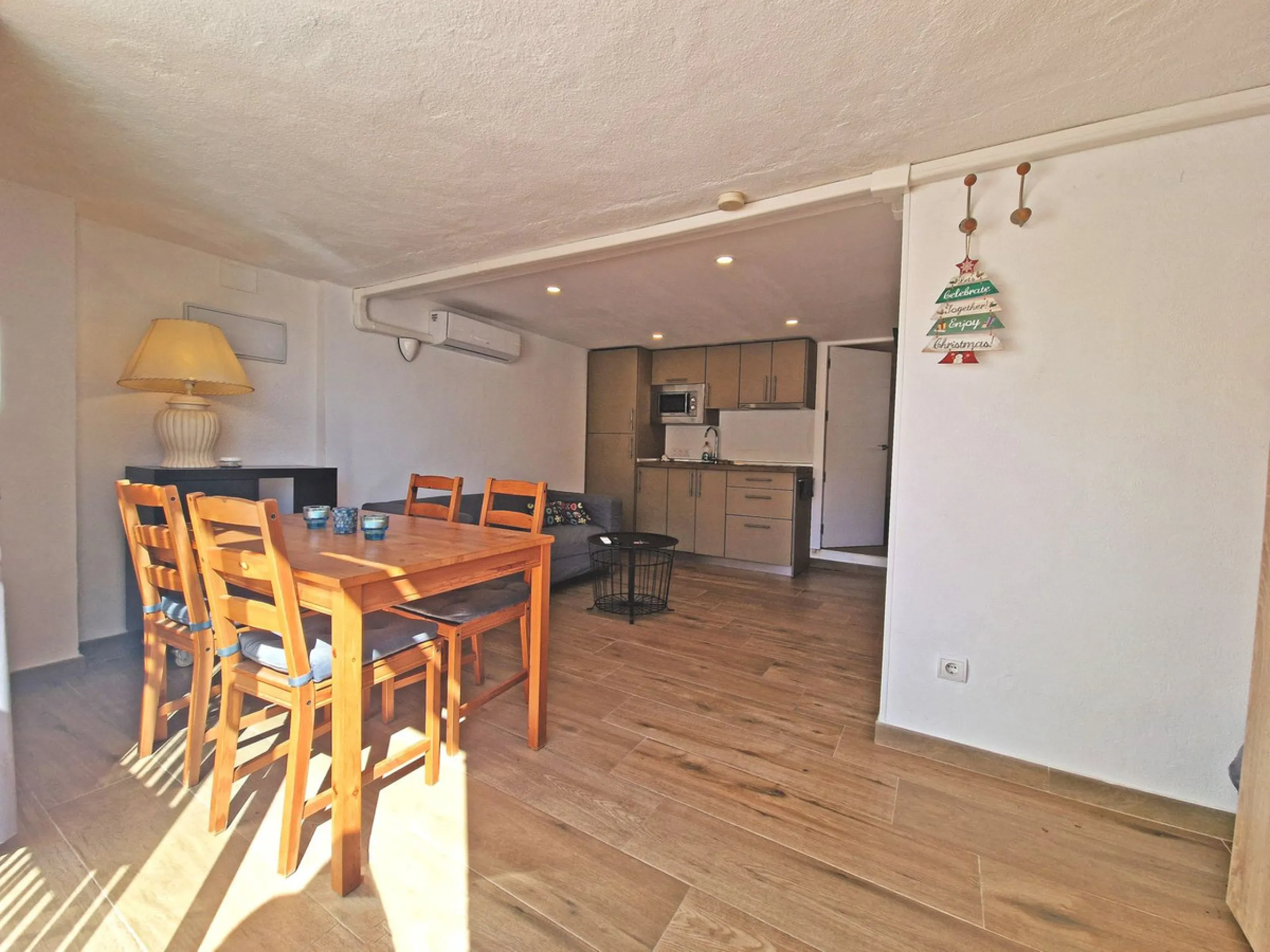 Magnificent townhouse in La Reserva de Marbella, one of the most sought-after residential areas in eastern Marbella thanks to its tranquility, natural surroundings, and excellent access to some of the finest beaches along the coast.