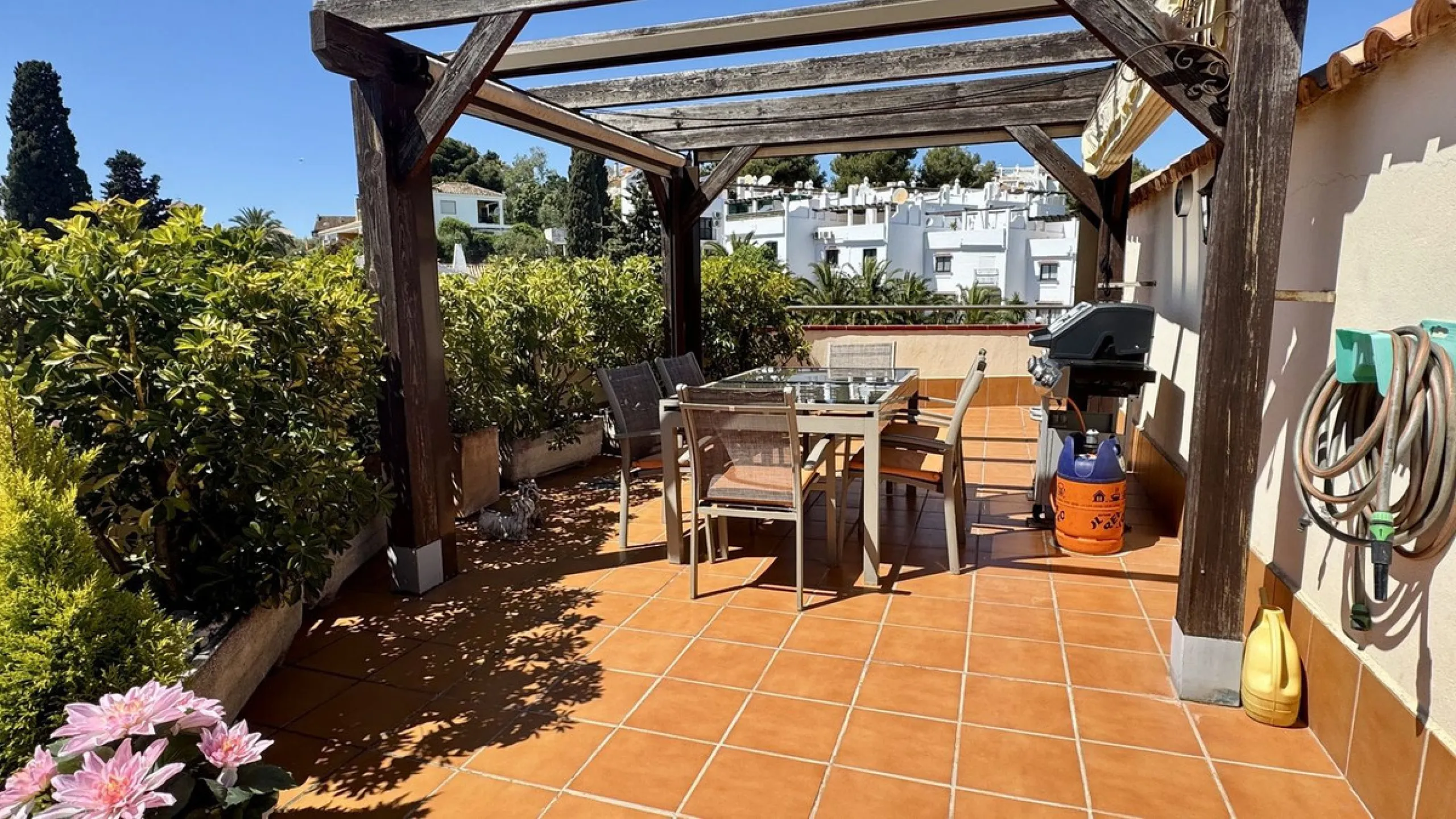 Apartment - Penthouse в продаже в Fuengirola, Málaga. В доме 2 спален и 2 ванных комнат. Площадь дома 85 м²