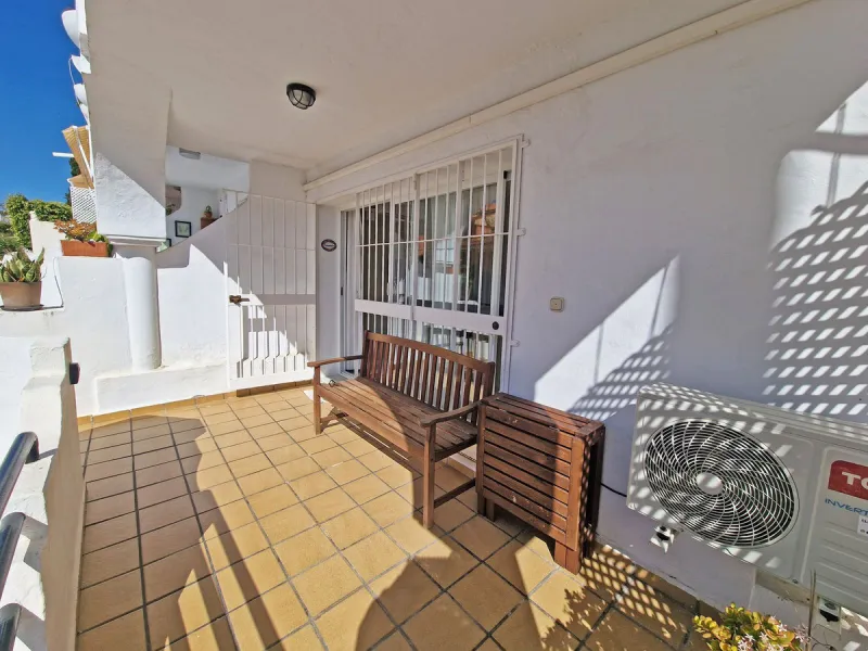 Magnificent townhouse in La Reserva de Marbella, one of the most sought-after residential areas in eastern Marbella thanks to its tranquility, natural surroundings, and excellent access to some of the finest beaches along the coast.