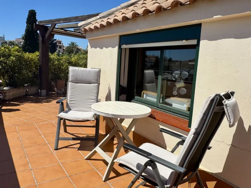 Apartment - Penthouse в продаже в Fuengirola, Málaga. В доме 2 спален и 2 ванных комнат. Площадь дома 85 м²