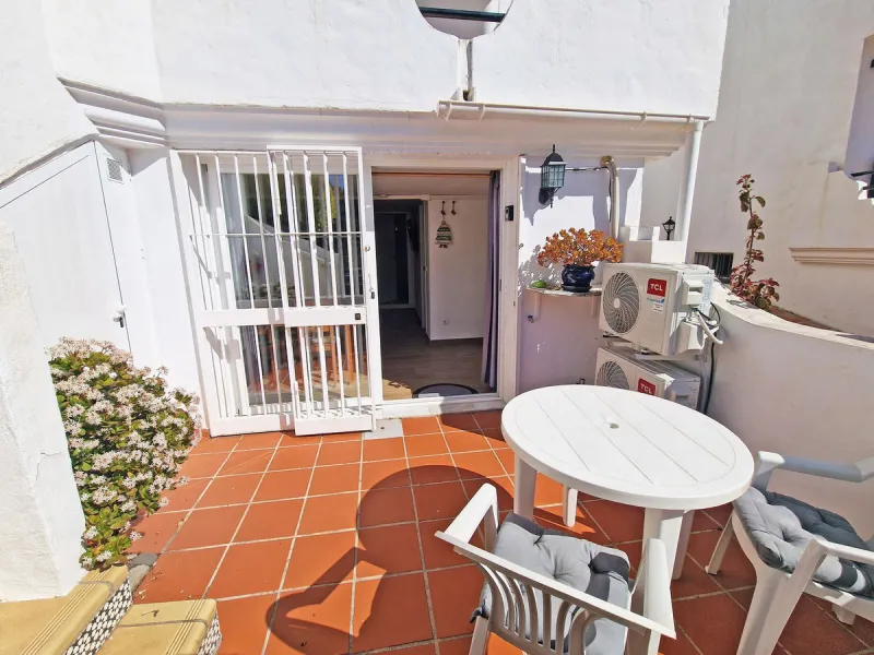 Magnificent townhouse in La Reserva de Marbella, one of the most sought-after residential areas in eastern Marbella thanks to its tranquility, natural surroundings, and excellent access to some of the finest beaches along the coast.