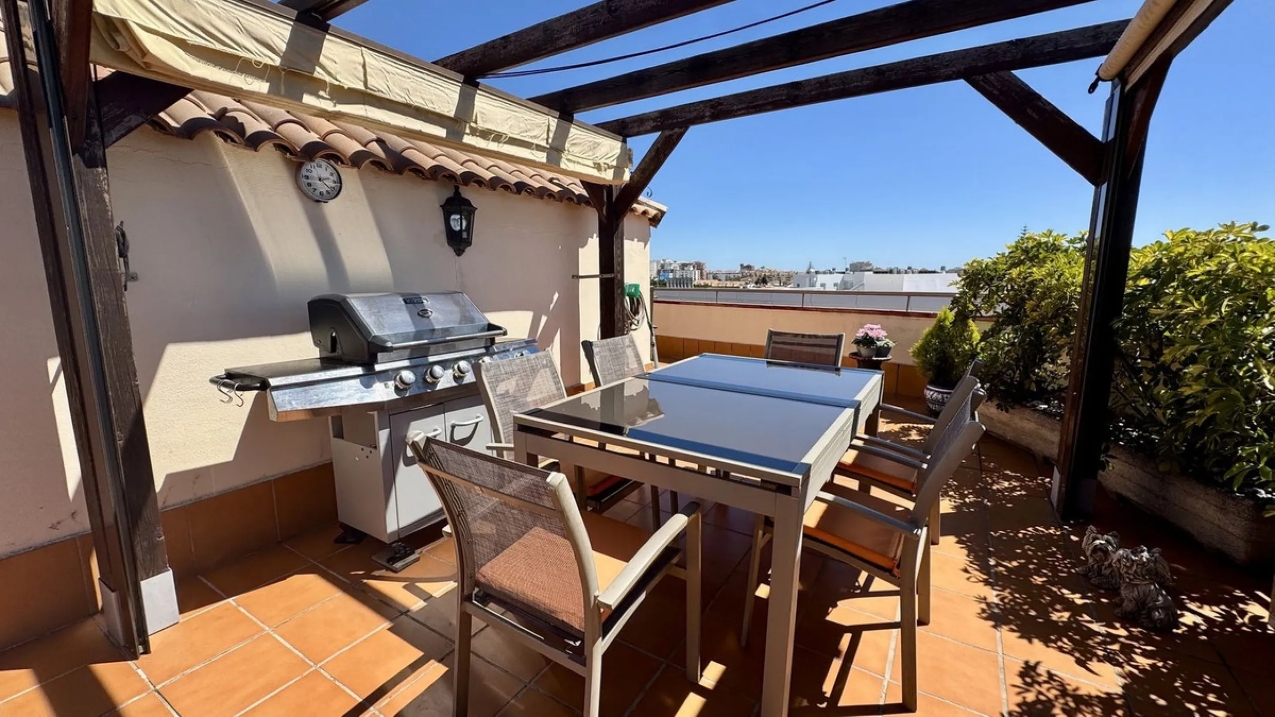 Apartment - Penthouse в продаже в Fuengirola, Málaga. В доме 2 спален и 2 ванных комнат. Площадь дома 85 м²