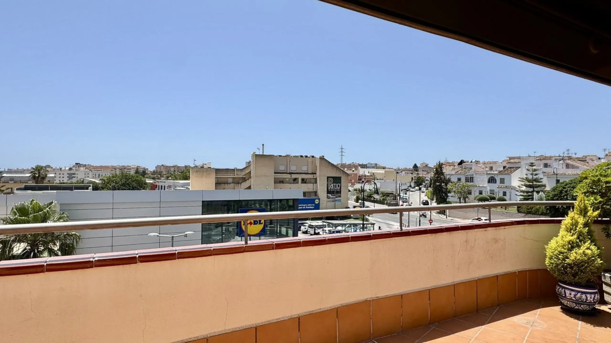 Apartment - Penthouse в продаже в Fuengirola, Málaga. В доме 2 спален и 2 ванных комнат. Площадь дома 85 м²