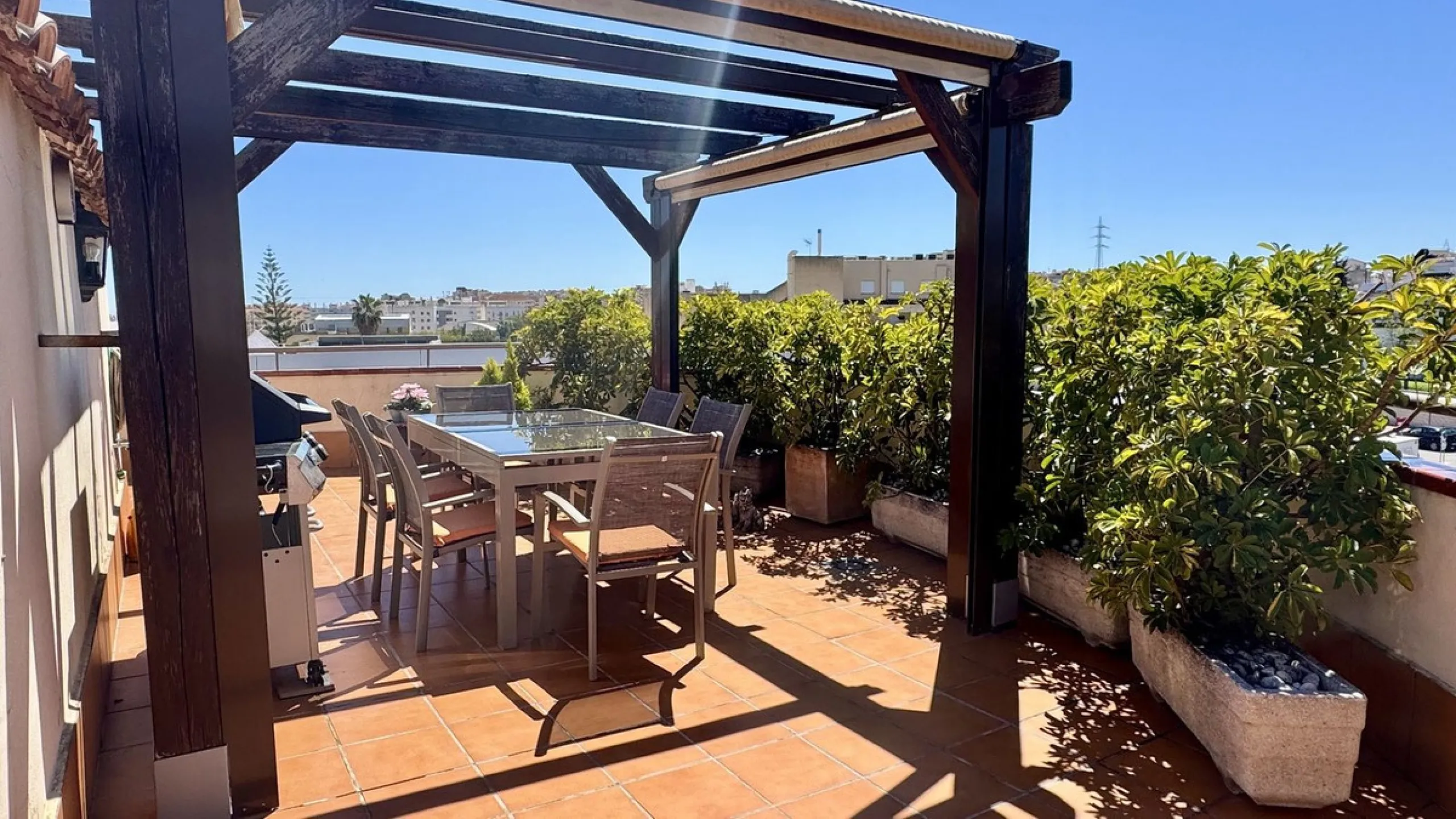 Apartment - Penthouse в продаже в Fuengirola, Málaga. В доме 2 спален и 2 ванных комнат. Площадь дома 85 м²