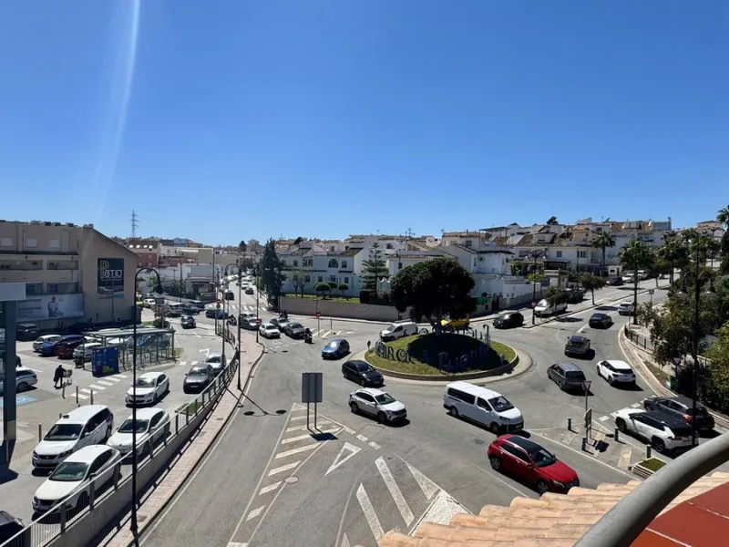 Apartment - Penthouse в продаже в Fuengirola, Málaga. В доме 2 спален и 2 ванных комнат. Площадь дома 85 м²