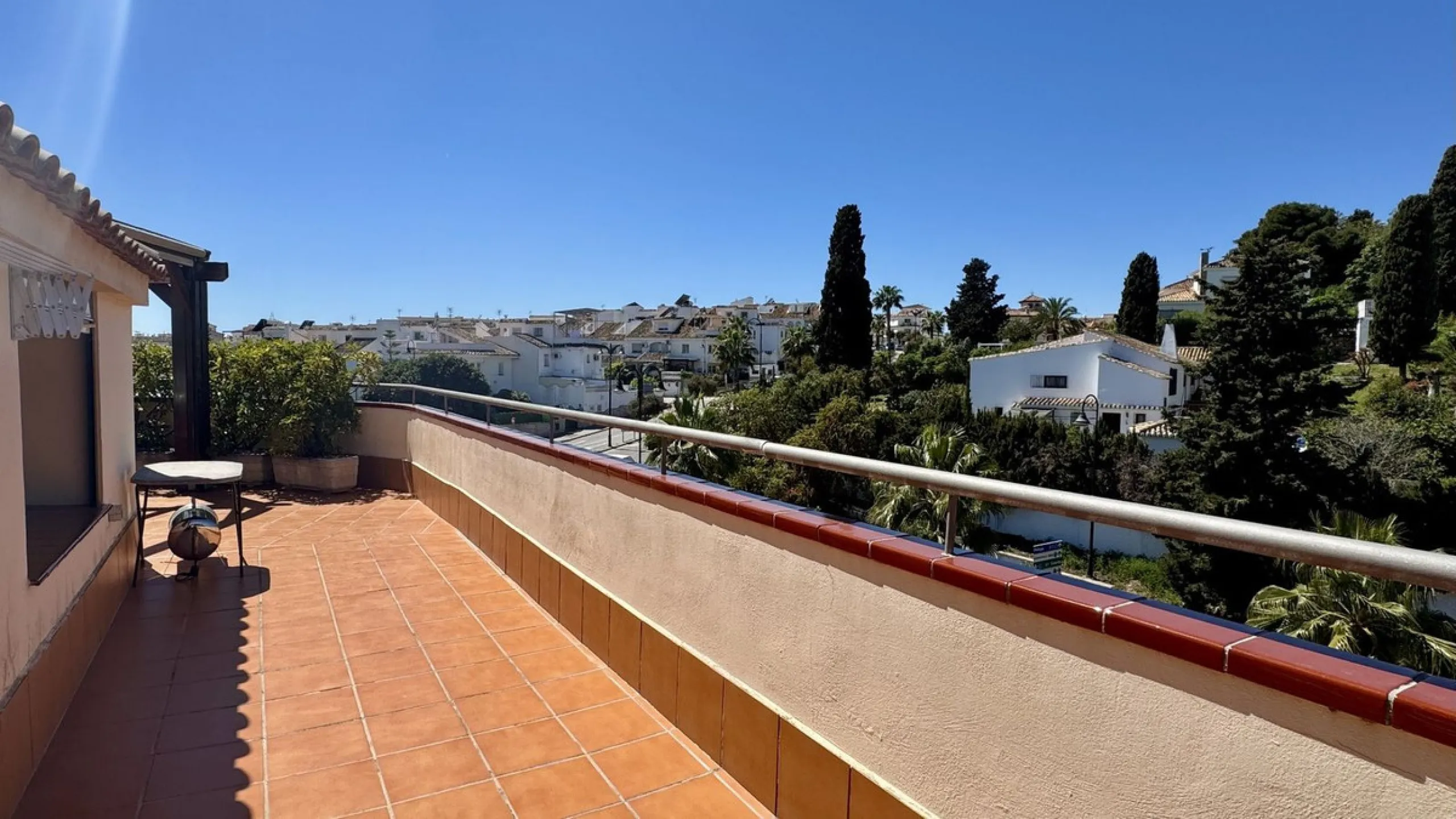 Apartment - Penthouse в продаже в Fuengirola, Málaga. В доме 2 спален и 2 ванных комнат. Площадь дома 85 м²