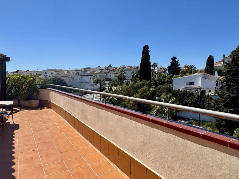 Apartment - Penthouse в продаже в Fuengirola, Málaga. В доме 2 спален и 2 ванных комнат. Площадь дома 85 м²