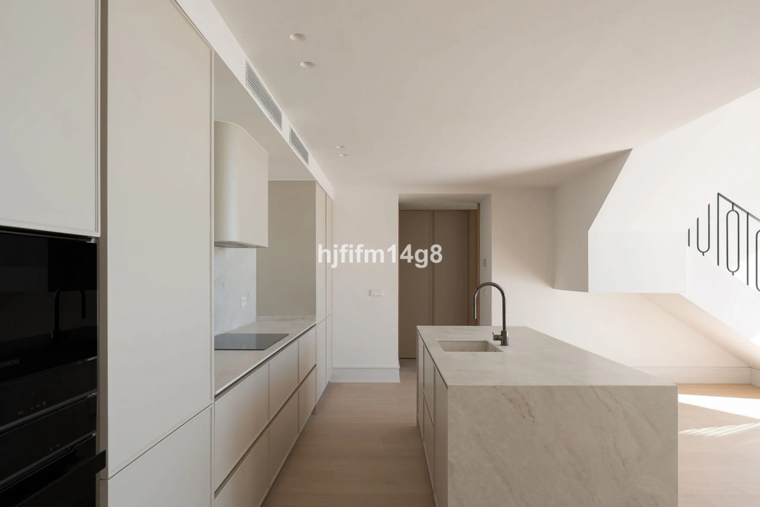 Apartment - Penthouse в продаже в Marbella, Málaga. В доме 3 спален и 3 ванных комнат. Площадь дома 171 м²