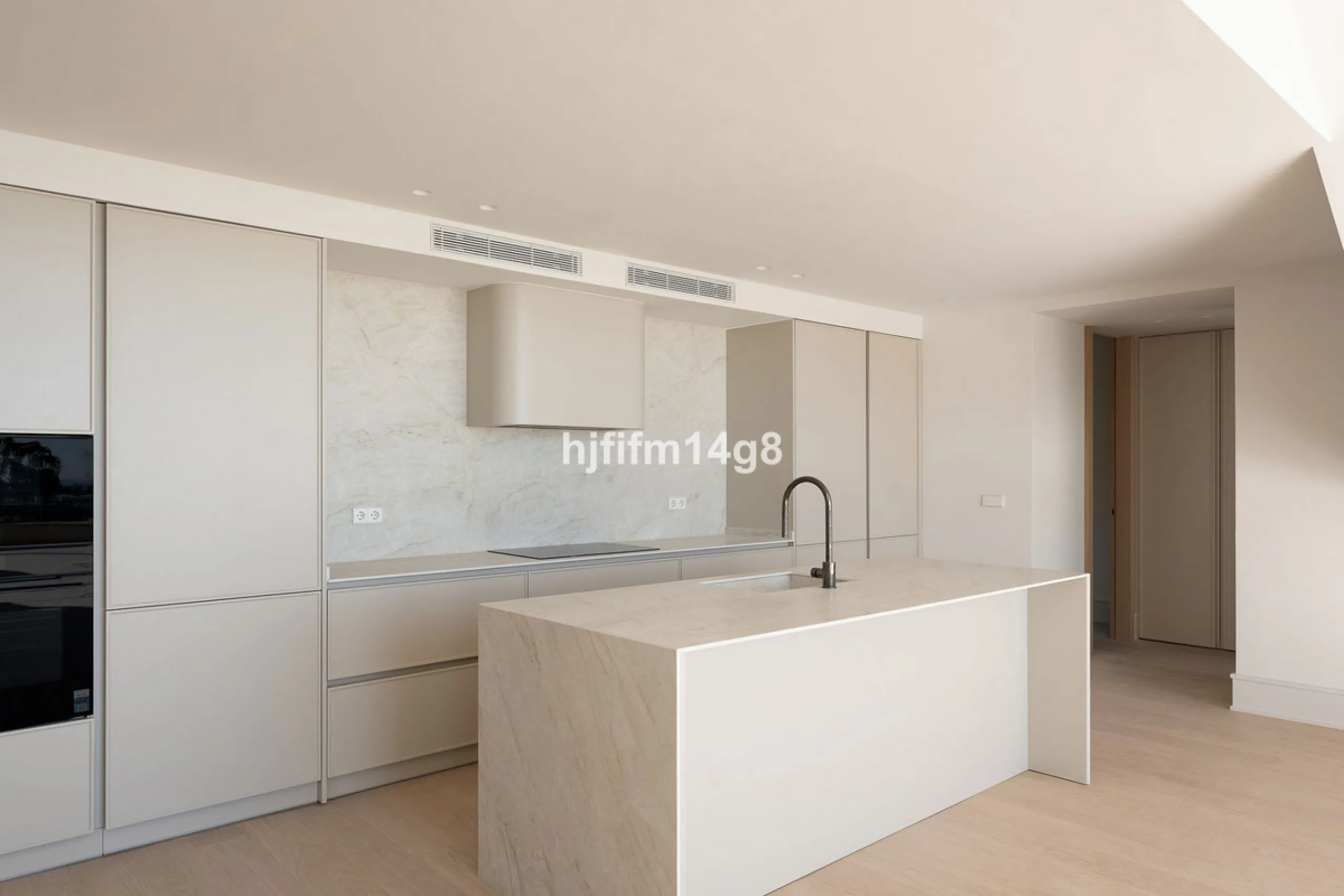 Apartment - Penthouse в продаже в Marbella, Málaga. В доме 3 спален и 3 ванных комнат. Площадь дома 171 м²