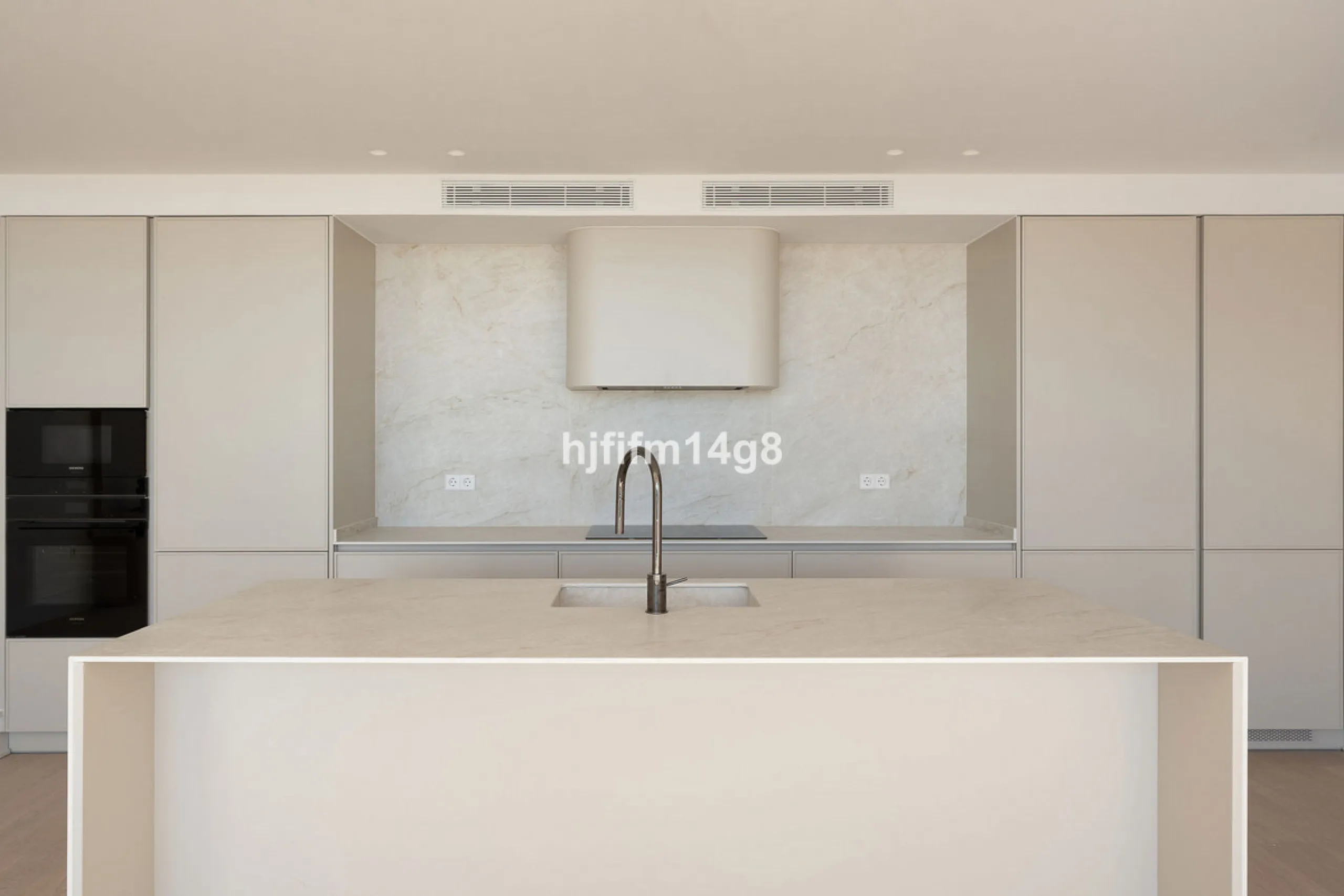 Apartment - Penthouse в продаже в Marbella, Málaga. В доме 3 спален и 3 ванных комнат. Площадь дома 171 м²