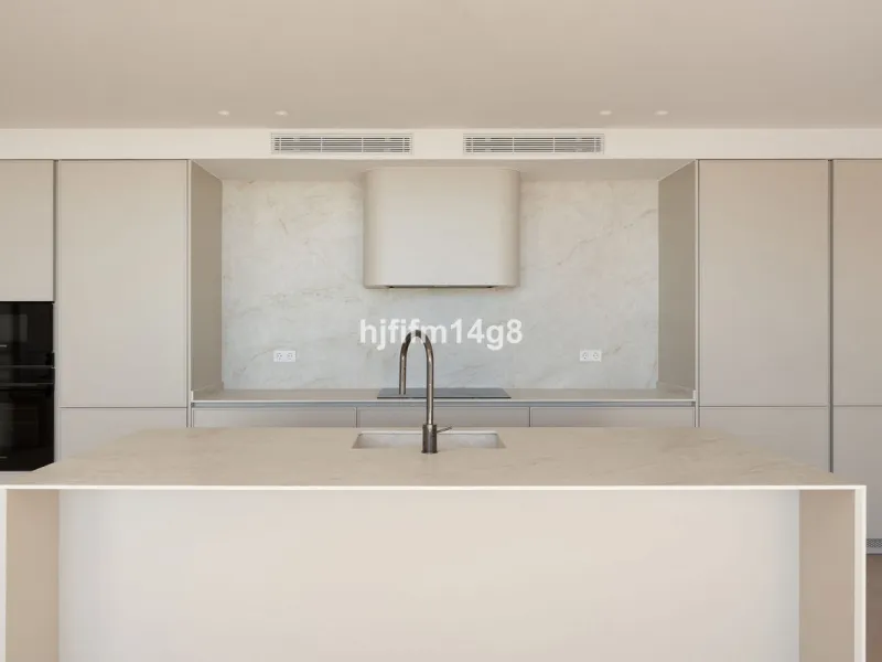 Apartment - Penthouse в продаже в Marbella, Málaga. В доме 3 спален и 3 ванных комнат. Площадь дома 171 м²