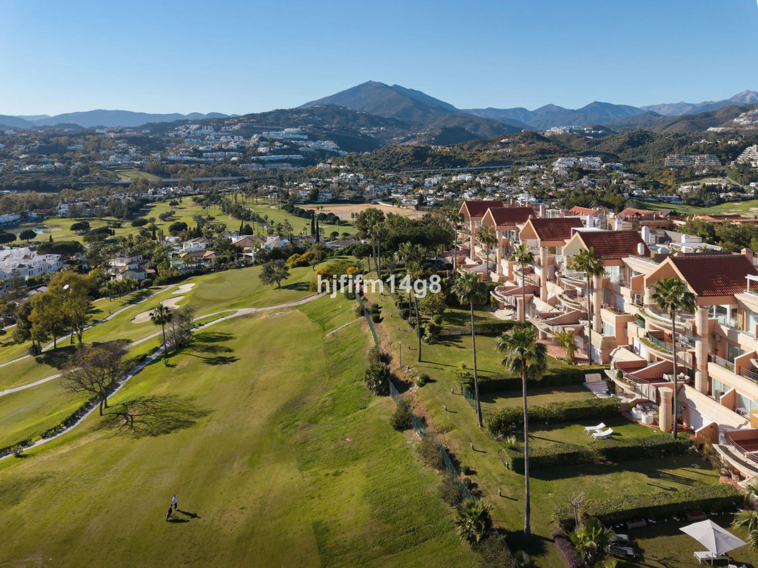 Apartment - Penthouse в продаже в Marbella, Málaga. В доме 3 спален и 3 ванных комнат. Площадь дома 171 м²