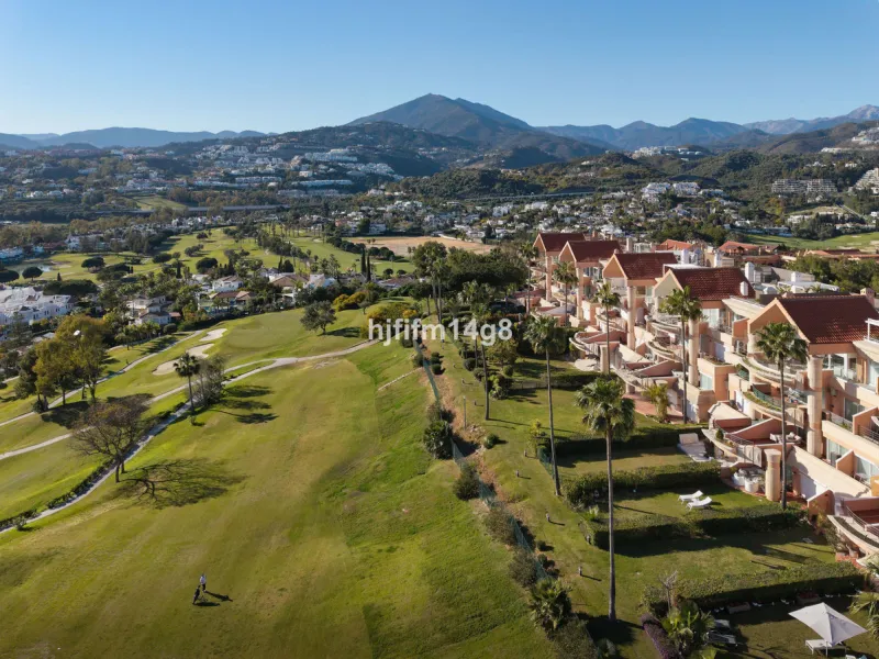 Apartment - Penthouse в продаже в Marbella, Málaga. В доме 3 спален и 3 ванных комнат. Площадь дома 171 м²