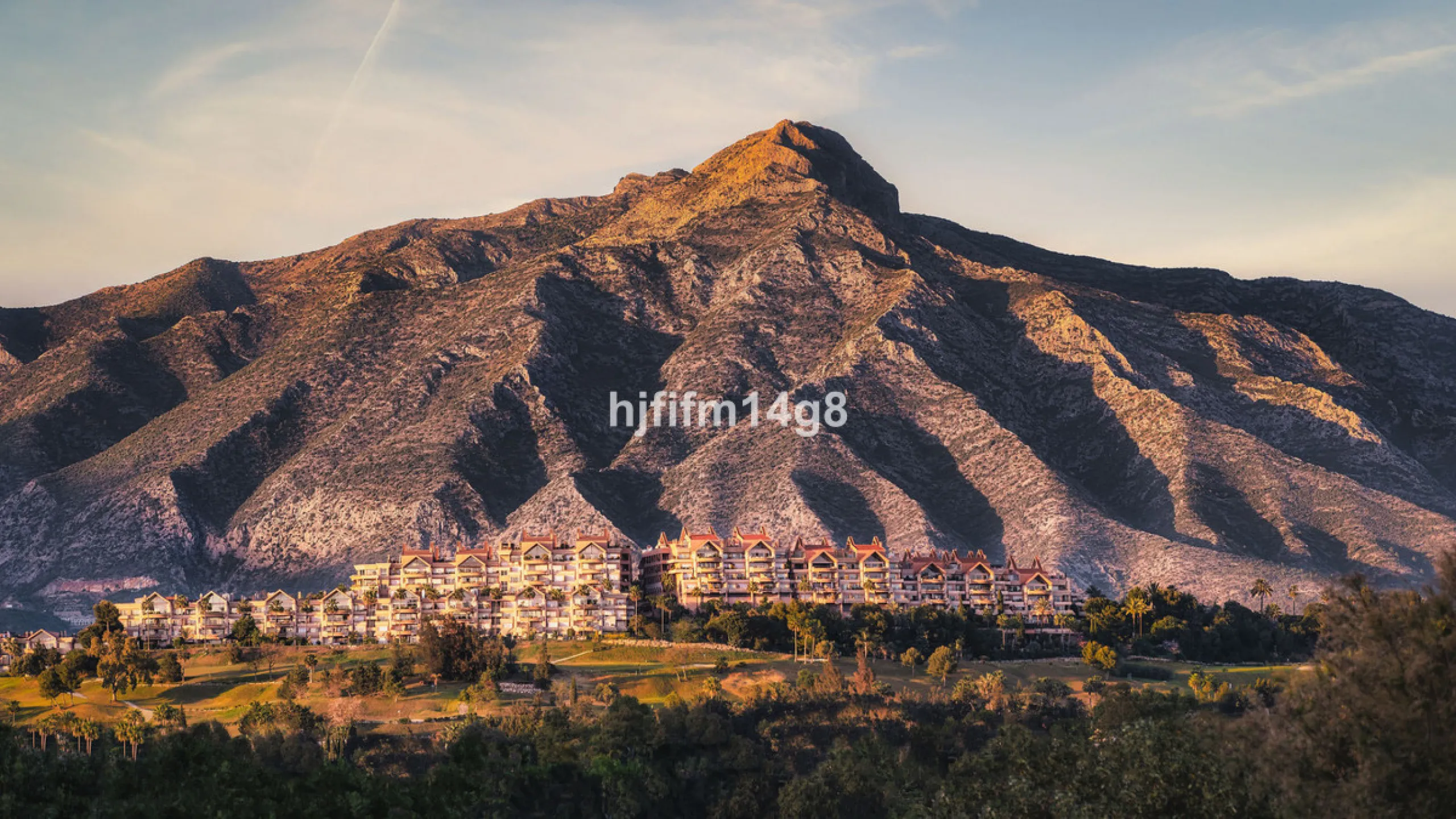 Apartment - Penthouse в продаже в Marbella, Málaga. В доме 3 спален и 3 ванных комнат. Площадь дома 171 м²
