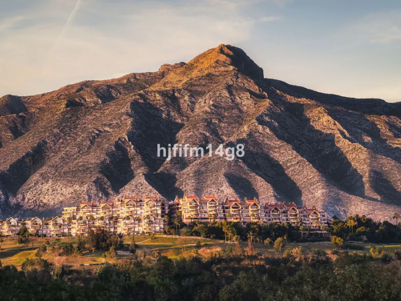 Apartment - Penthouse в продаже в Marbella, Málaga. В доме 3 спален и 3 ванных комнат. Площадь дома 171 м²