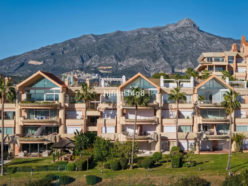Apartment - Penthouse в продаже в Marbella, Málaga. В доме 3 спален и 3 ванных комнат. Площадь дома 171 м²