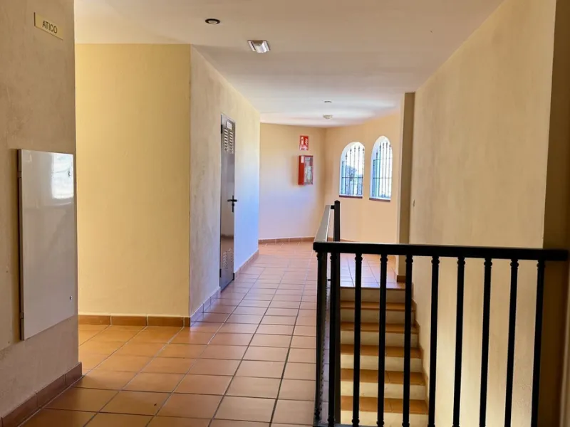 Apartment - Penthouse в продаже в Fuengirola, Málaga. В доме 2 спален и 2 ванных комнат. Площадь дома 85 м²