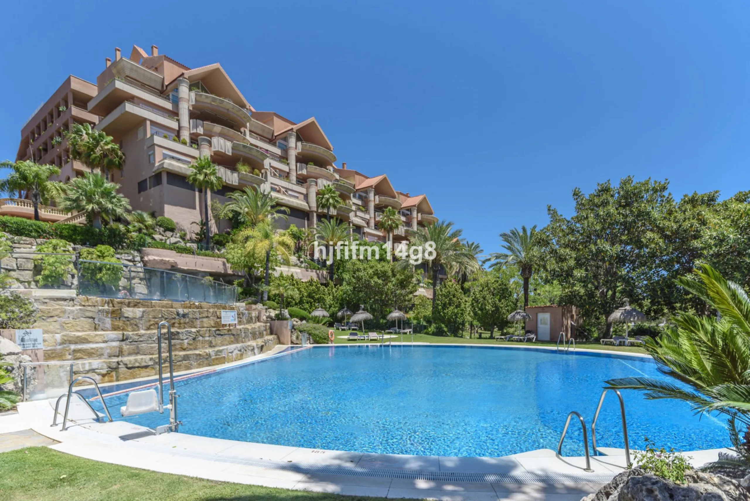 Apartment - Penthouse в продаже в Marbella, Málaga. В доме 3 спален и 3 ванных комнат. Площадь дома 171 м²