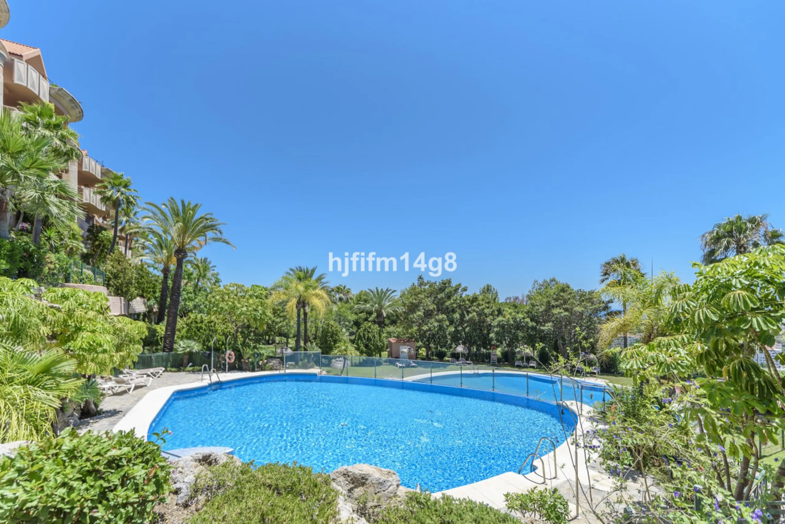 Apartment - Penthouse в продаже в Marbella, Málaga. В доме 3 спален и 3 ванных комнат. Площадь дома 171 м²