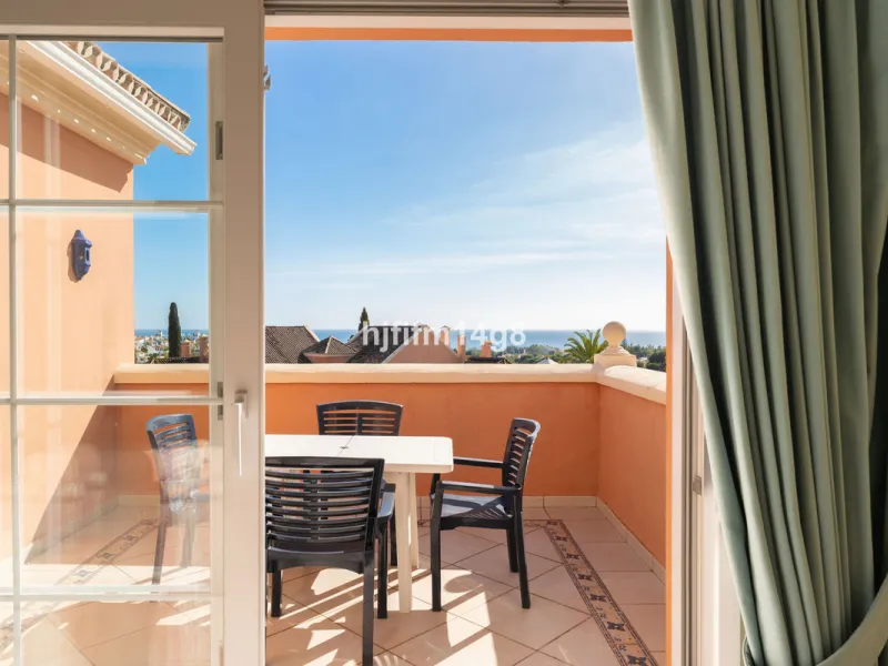 Apartment - Penthouse Duplex в продаже в Marbella, Málaga. В доме 3 спален и 3 ванных комнат. Площадь дома 271 м²