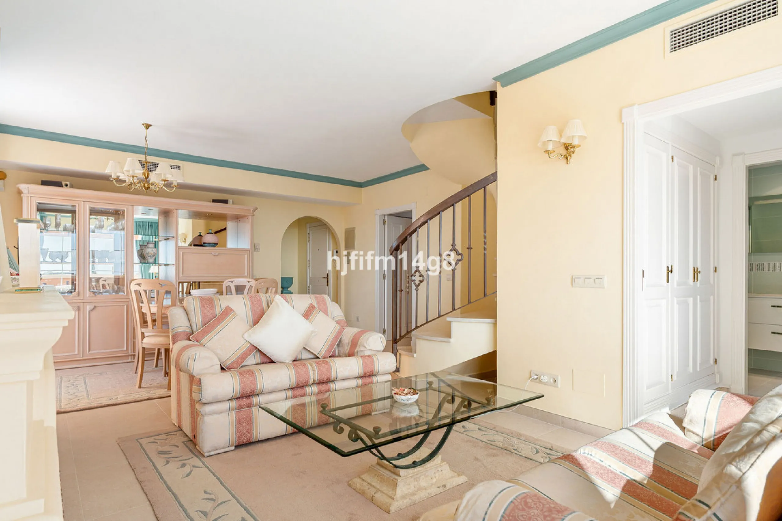 Apartment - Penthouse Duplex в продаже в Marbella, Málaga. В доме 3 спален и 3 ванных комнат. Площадь дома 271 м²