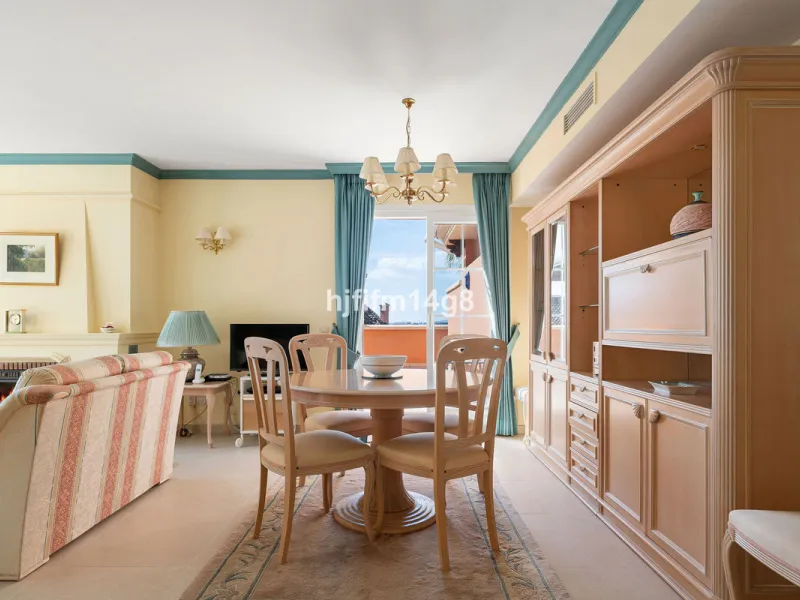 Apartment - Penthouse Duplex в продаже в Marbella, Málaga. В доме 3 спален и 3 ванных комнат. Площадь дома 271 м²