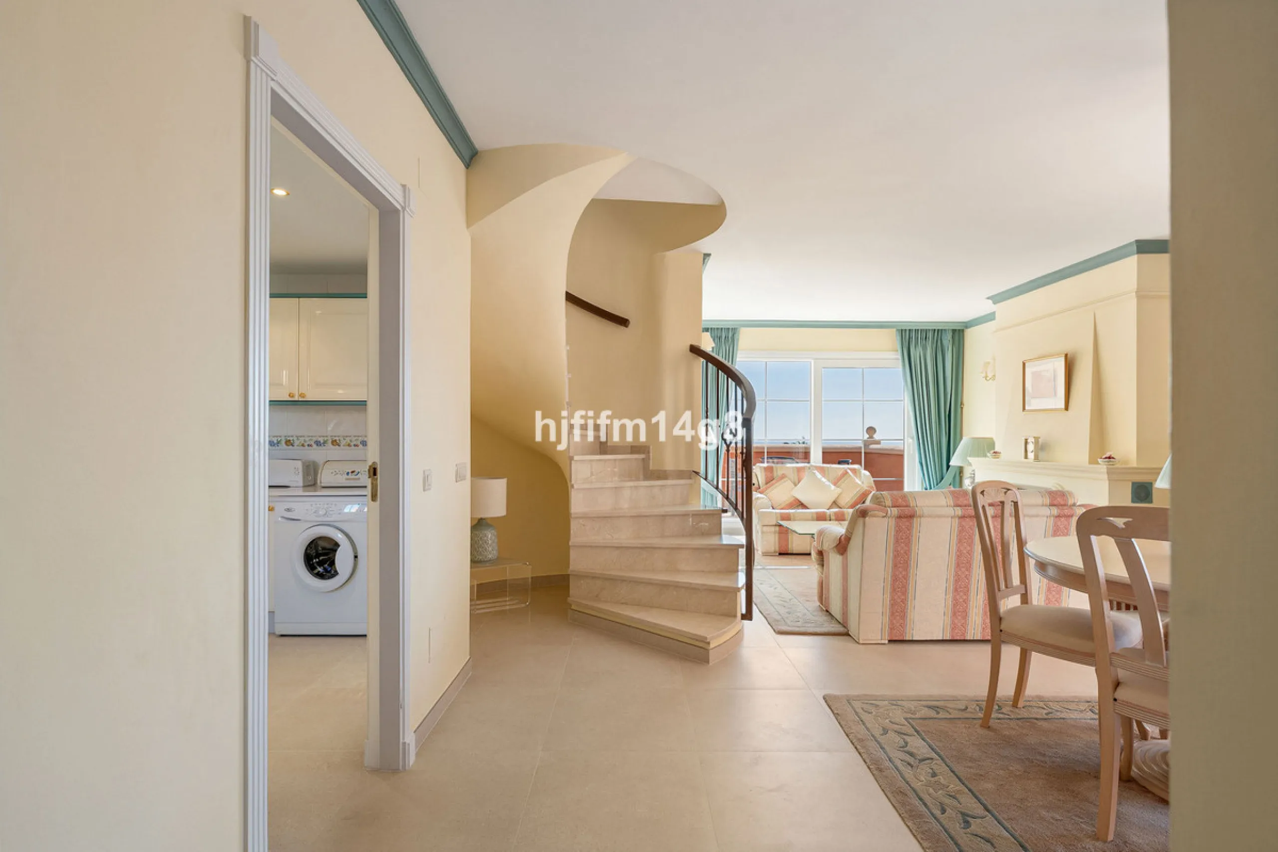 Apartment - Penthouse Duplex в продаже в Marbella, Málaga. В доме 3 спален и 3 ванных комнат. Площадь дома 271 м²