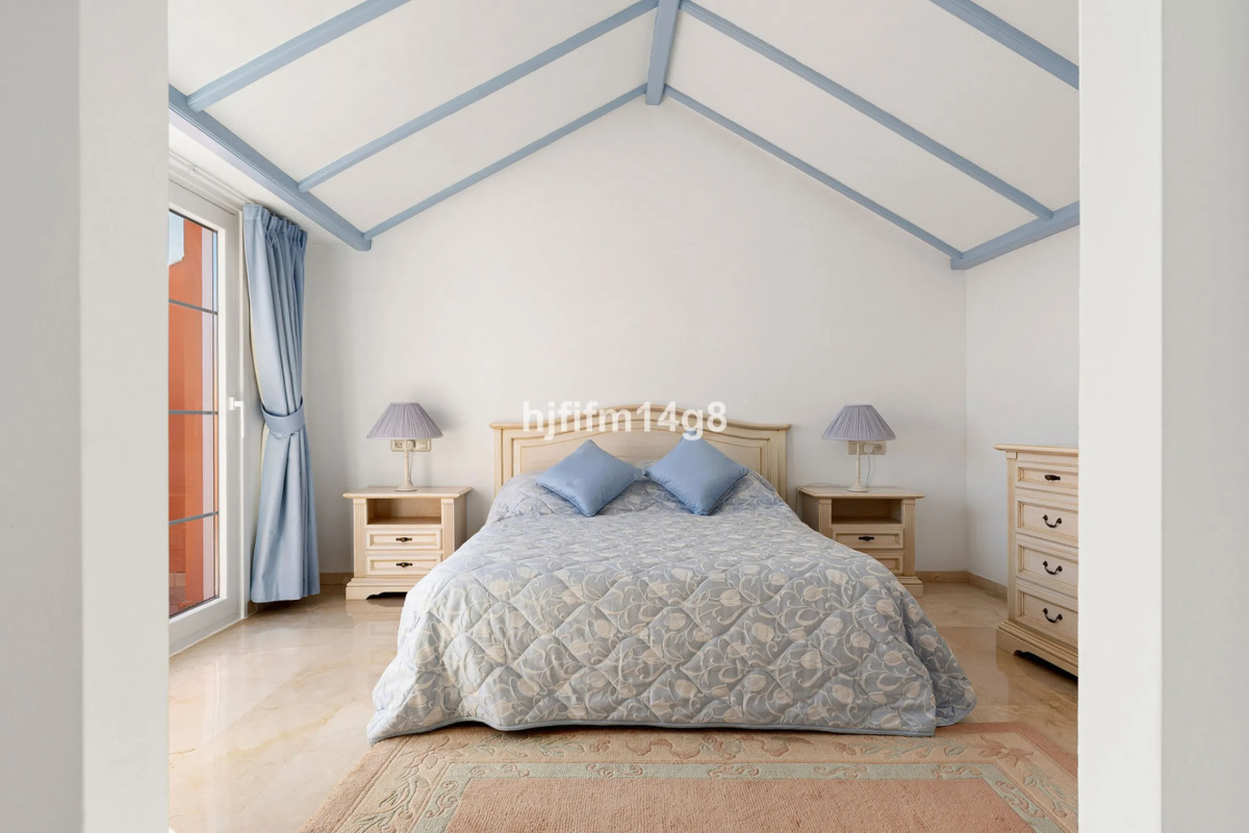 Apartment - Penthouse Duplex в продаже в Marbella, Málaga. В доме 3 спален и 3 ванных комнат. Площадь дома 271 м²