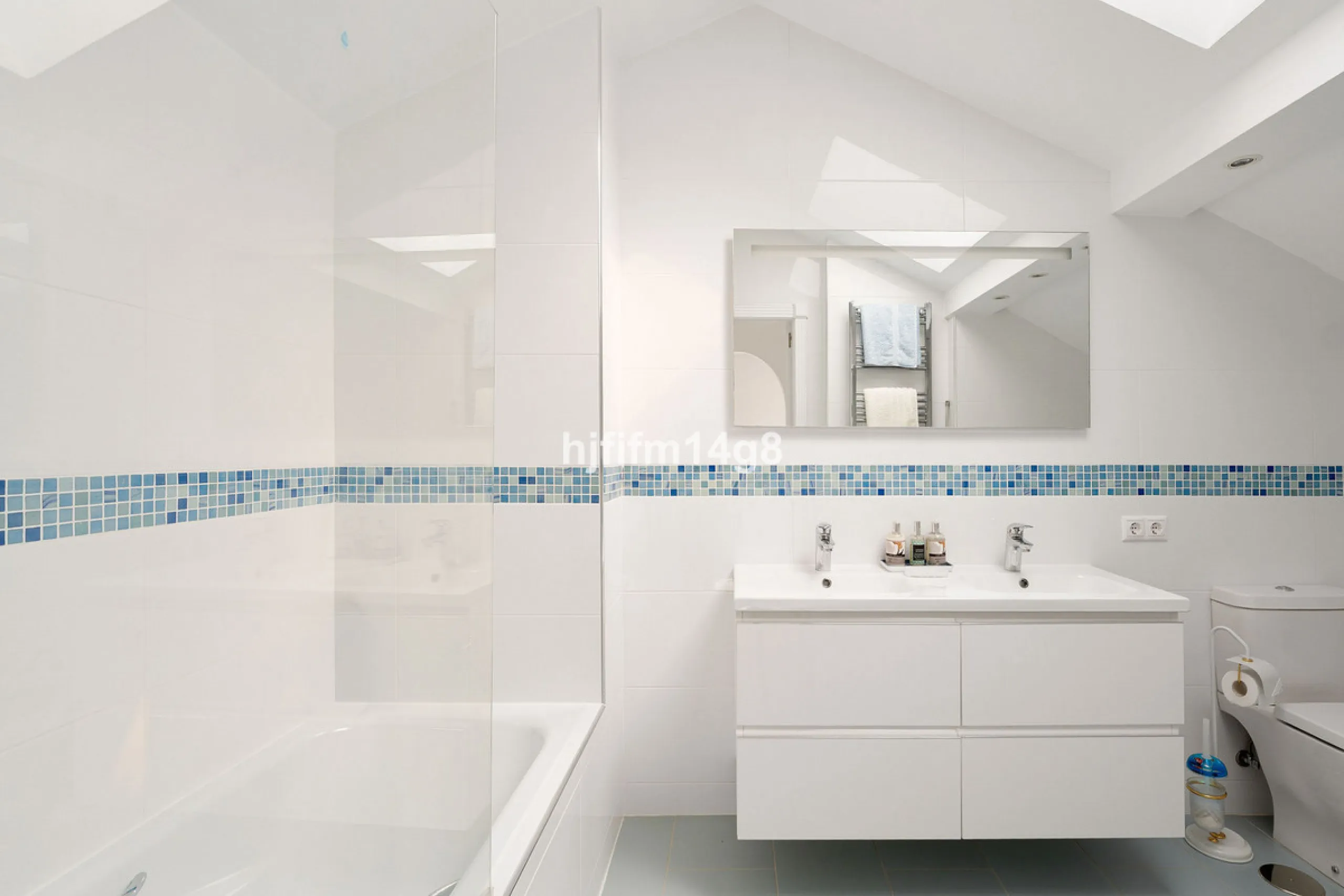 Apartment - Penthouse Duplex в продаже в Marbella, Málaga. В доме 3 спален и 3 ванных комнат. Площадь дома 271 м²