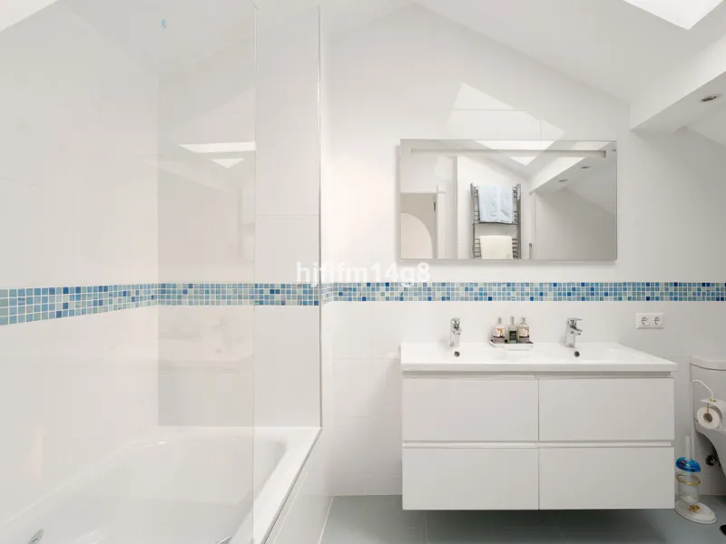 Apartment - Penthouse Duplex в продаже в Marbella, Málaga. В доме 3 спален и 3 ванных комнат. Площадь дома 271 м²