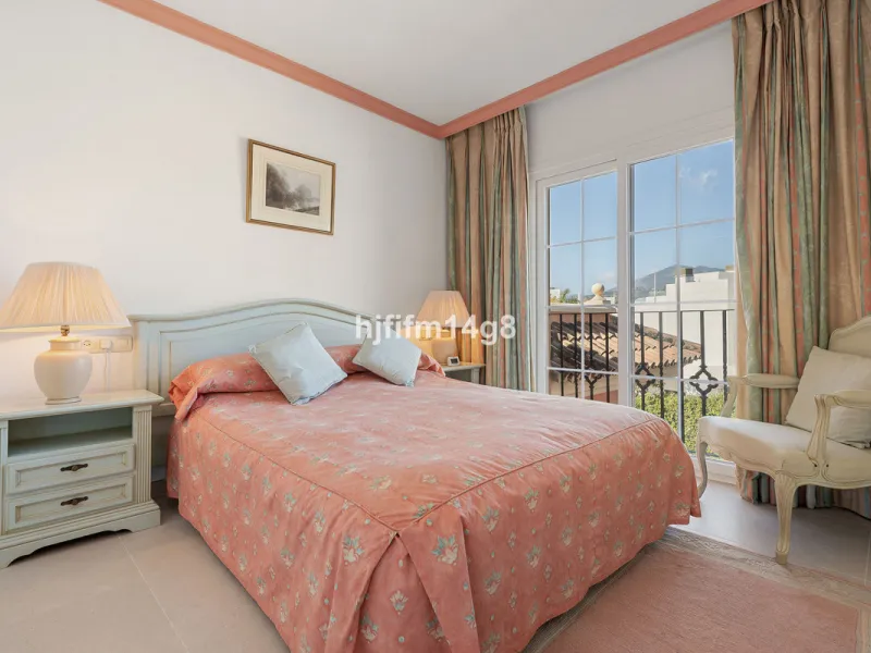 Apartment - Penthouse Duplex в продаже в Marbella, Málaga. В доме 3 спален и 3 ванных комнат. Площадь дома 271 м²