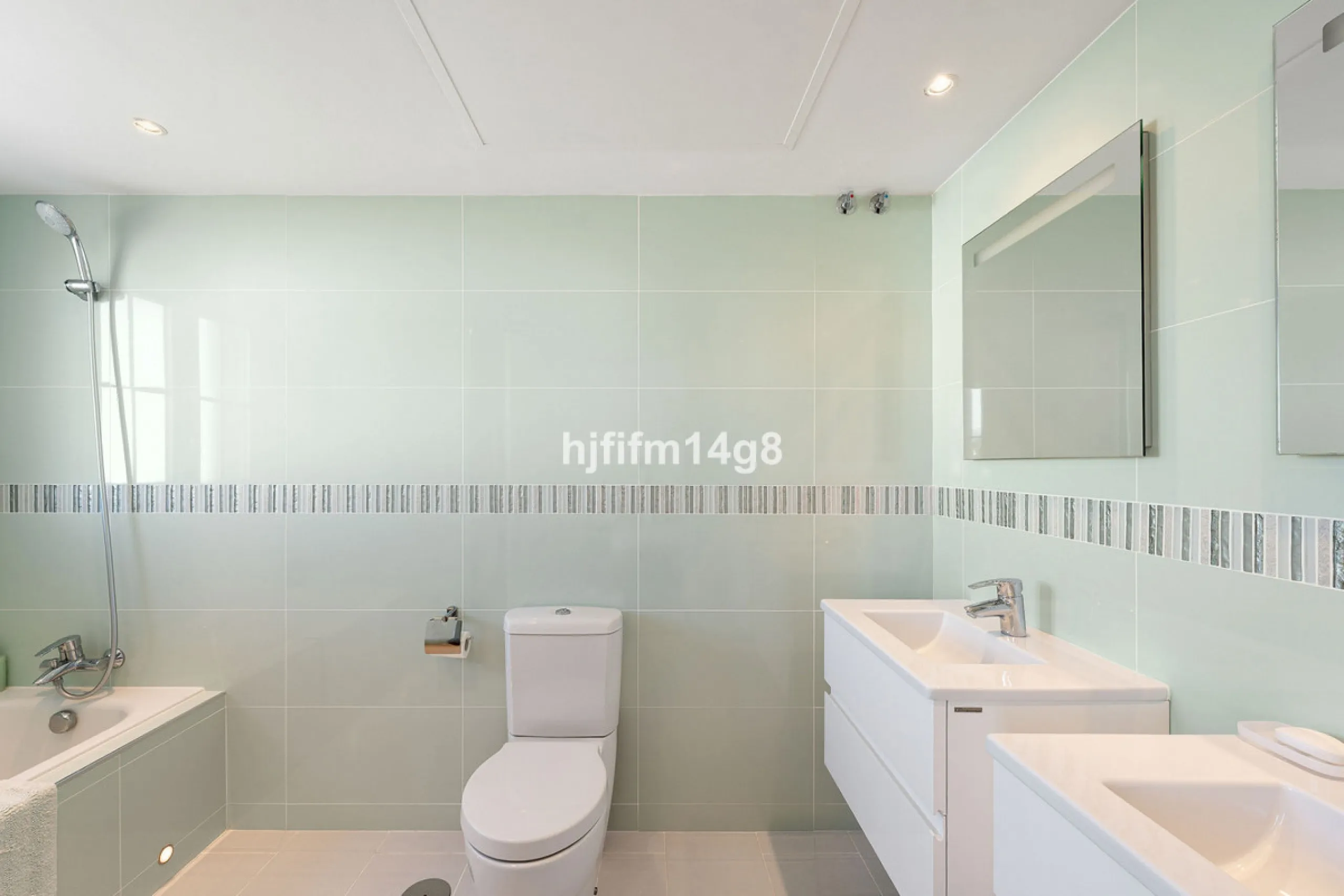 Apartment - Penthouse Duplex в продаже в Marbella, Málaga. В доме 3 спален и 3 ванных комнат. Площадь дома 271 м²