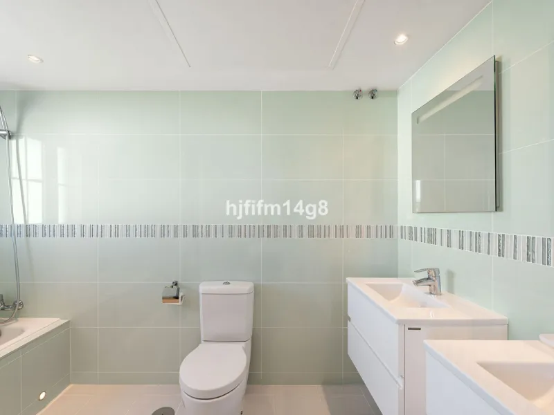 Apartment - Penthouse Duplex в продаже в Marbella, Málaga. В доме 3 спален и 3 ванных комнат. Площадь дома 271 м²