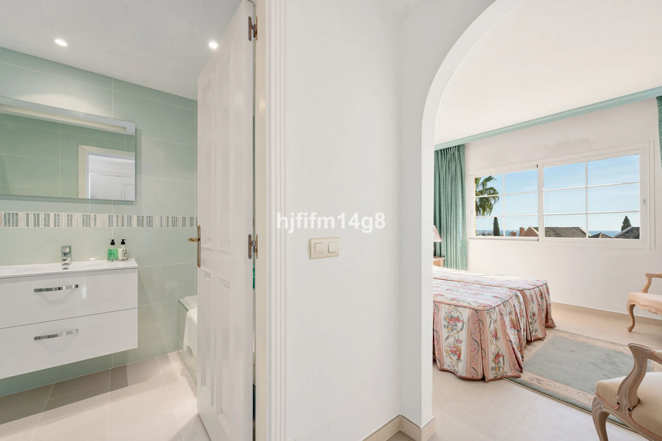 Apartment - Penthouse Duplex в продаже в Marbella, Málaga. В доме 3 спален и 3 ванных комнат. Площадь дома 271 м²