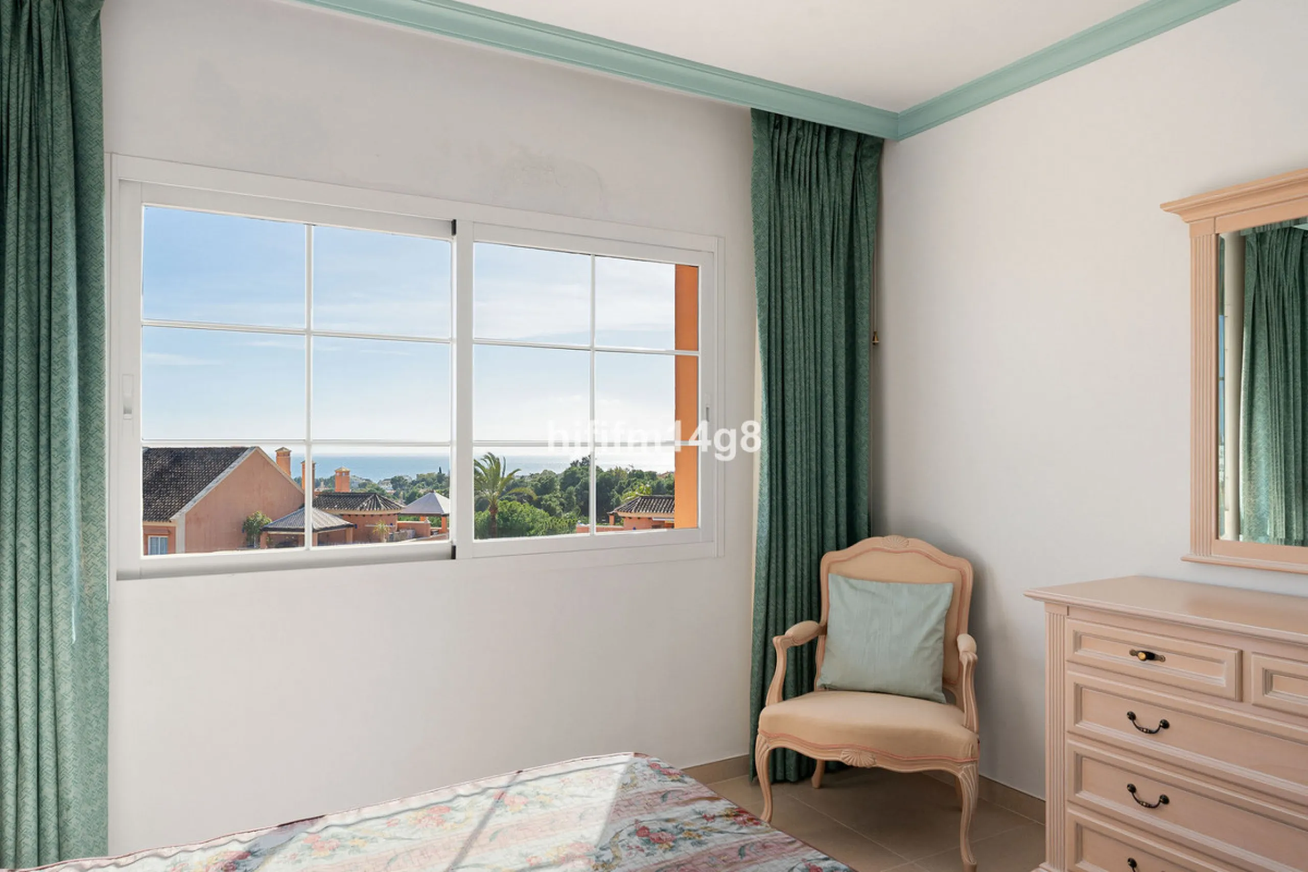 Apartment - Penthouse Duplex в продаже в Marbella, Málaga. В доме 3 спален и 3 ванных комнат. Площадь дома 271 м²