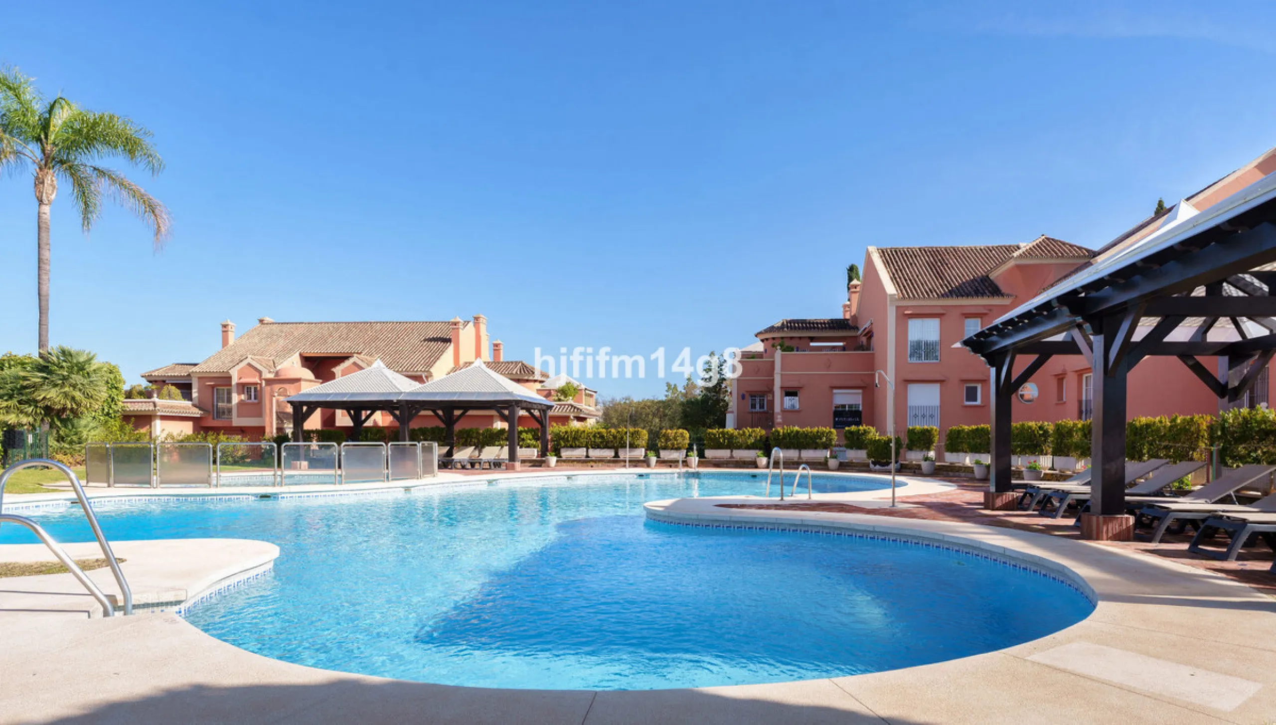 Apartment - Penthouse Duplex в продаже в Marbella, Málaga. В доме 3 спален и 3 ванных комнат. Площадь дома 271 м²