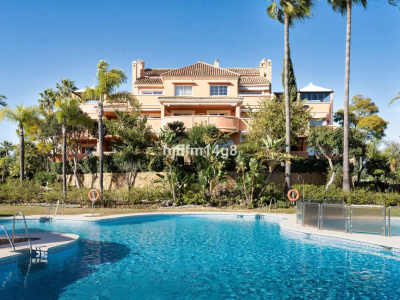 Apartment - Penthouse Duplex в продаже в Marbella, Málaga. В доме 3 спален и 3 ванных комнат. Площадь дома 271 м²