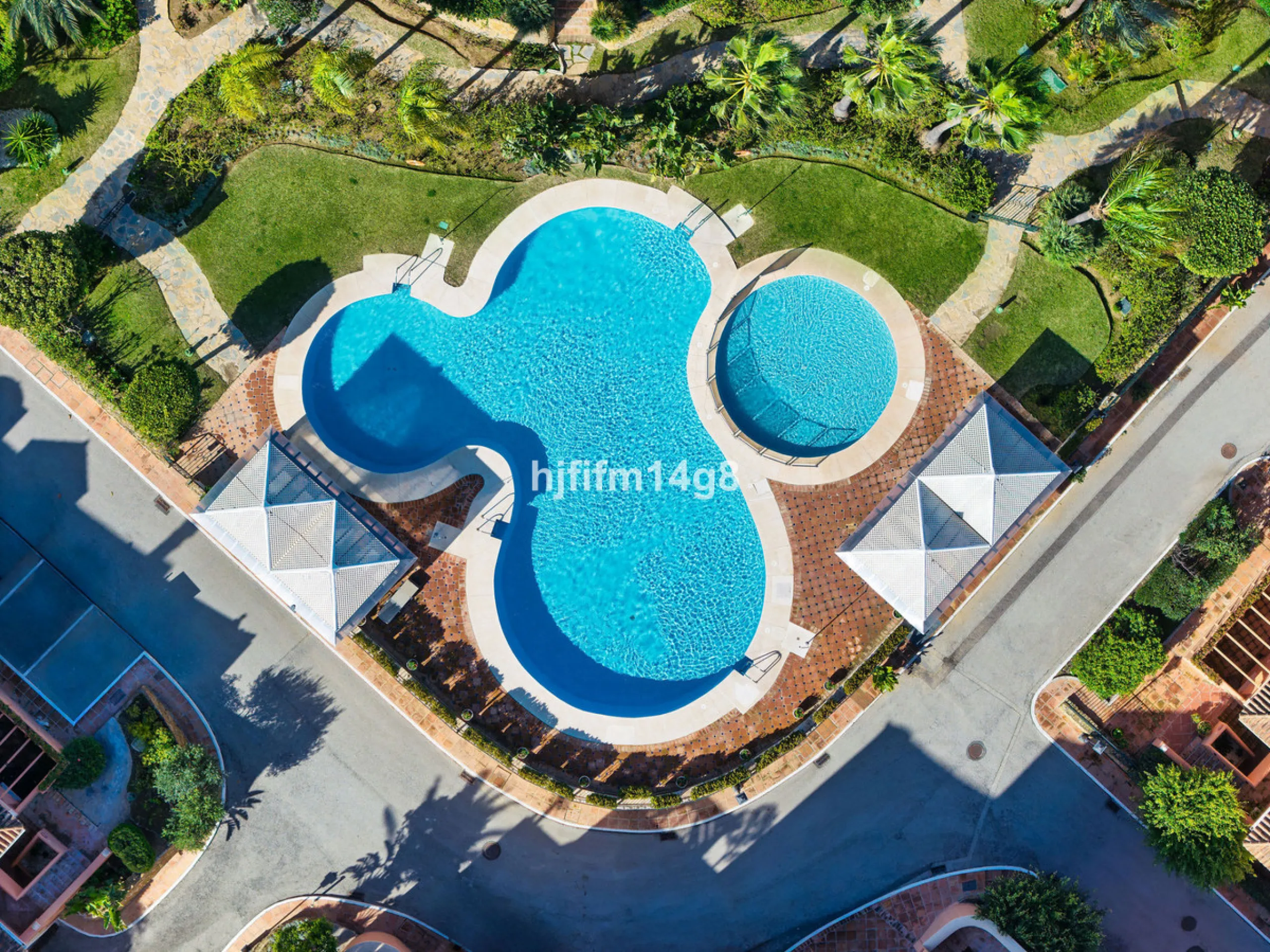 Apartment - Penthouse Duplex в продаже в Marbella, Málaga. В доме 3 спален и 3 ванных комнат. Площадь дома 271 м²