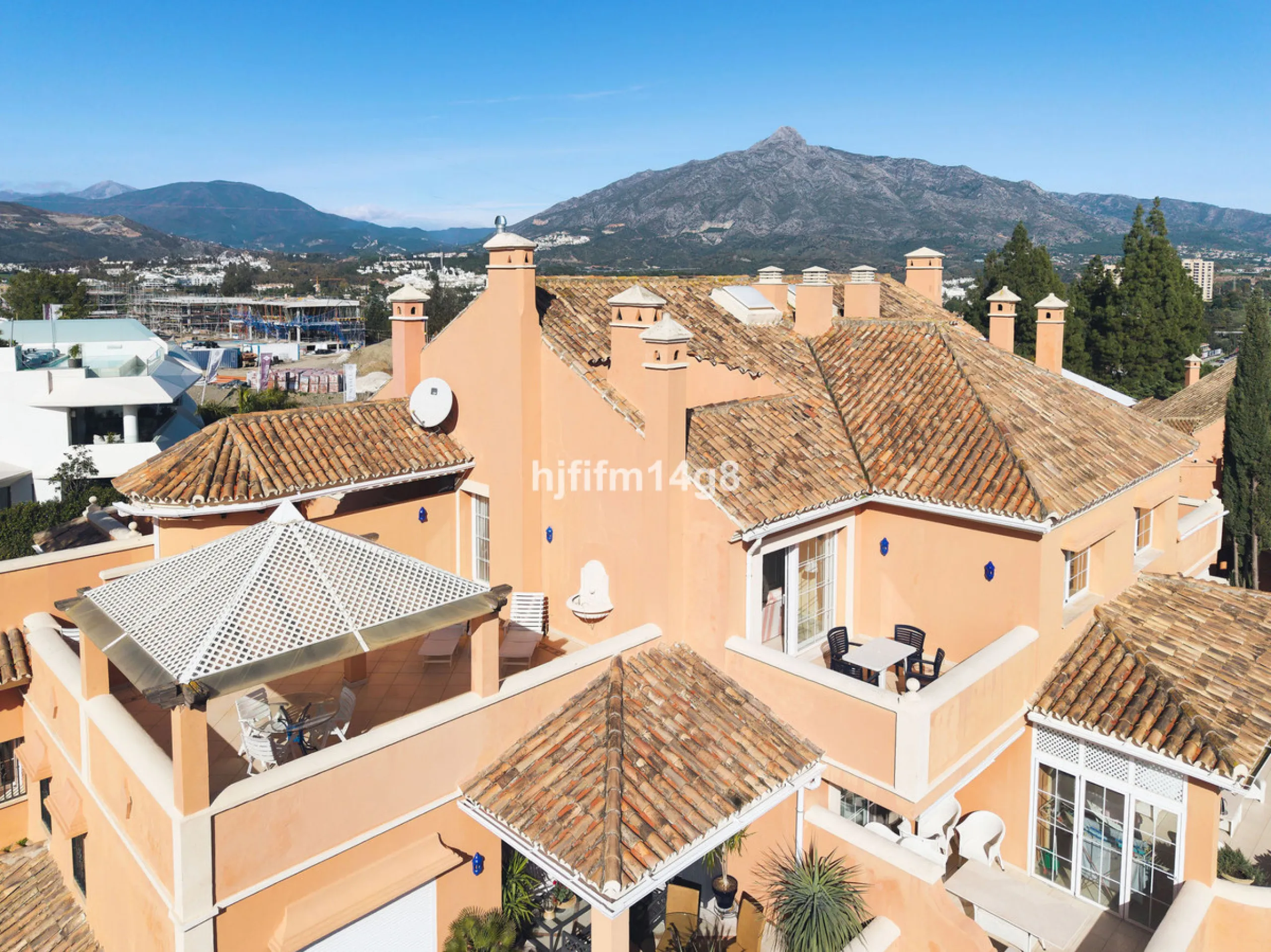 Apartment - Penthouse Duplex в продаже в Marbella, Málaga. В доме 3 спален и 3 ванных комнат. Площадь дома 271 м²
