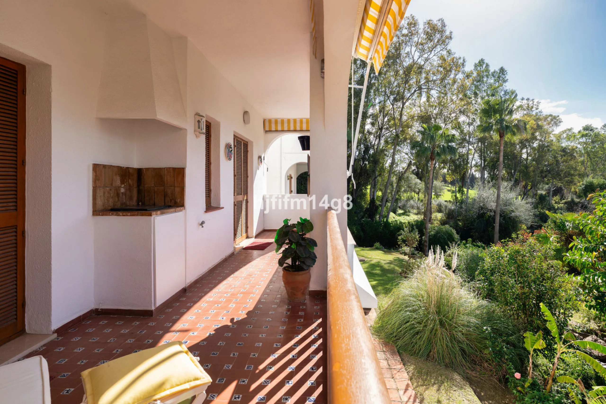 Apartment - Middle Floor Apartment в продаже в Marbella, Málaga. В доме 2 спален и 2 ванных комнат. Площадь дома 120 м²